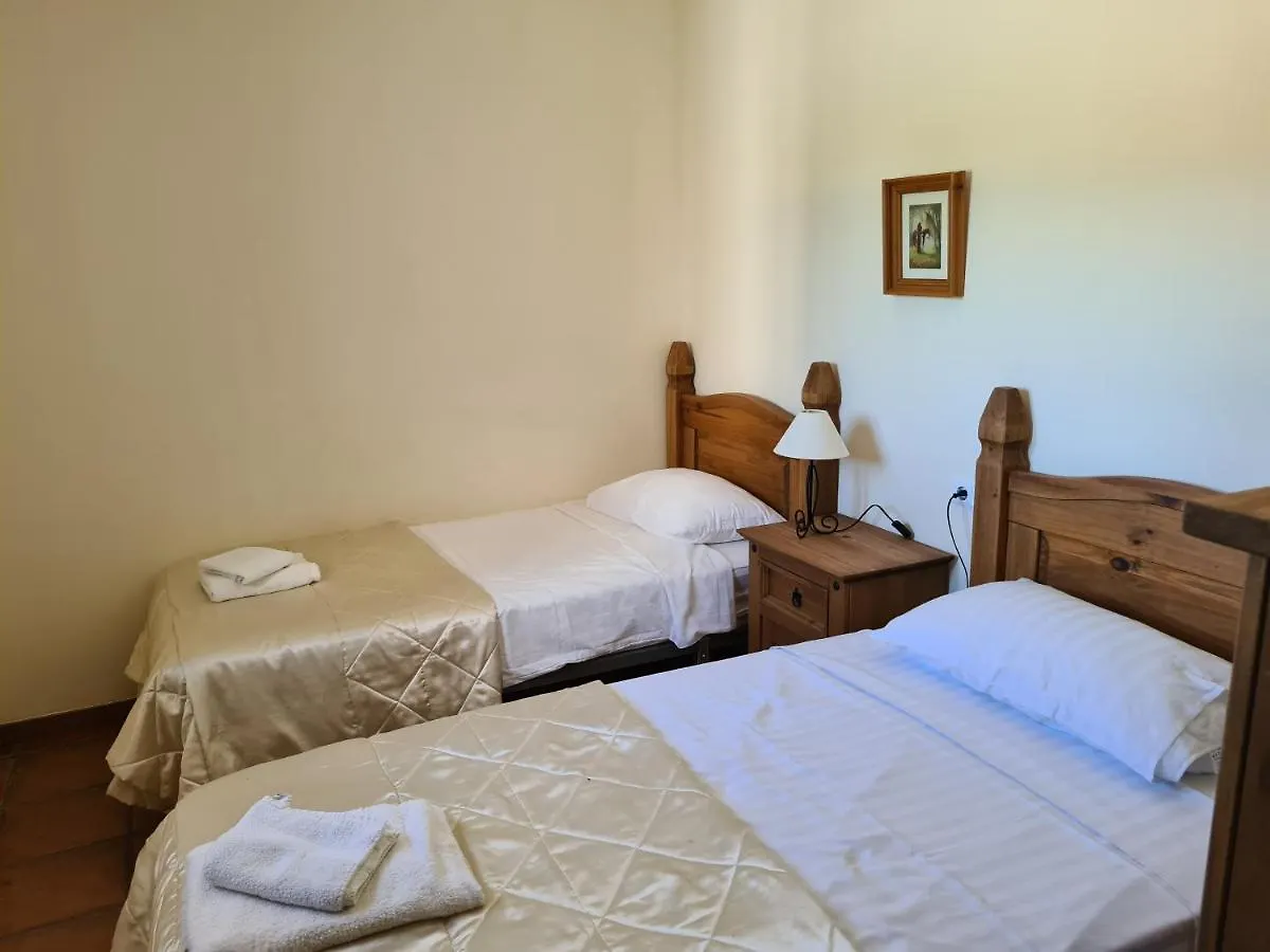 Cortijo Viva La Vida Bed and Breakfast Granada España